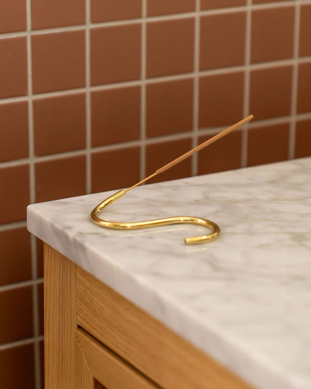 BRASS INCENSE HOLDER UN (i)